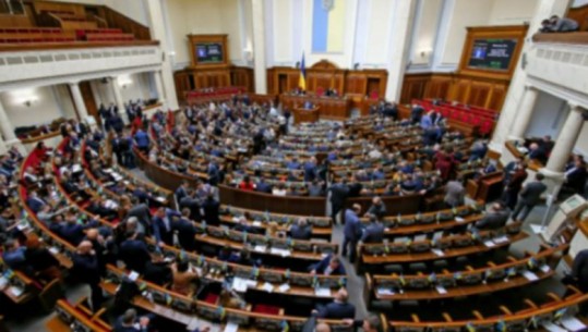 Parlamenti ukrainas miraton ligjin që lejon shtetin të konfiskojë asetet e njerëzve që mbështesin Rusinë
