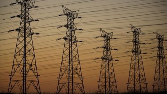 Pjesa më madhe e qytetit të Lezhës pa energji elektrike, dëmtohet kabulli gjatë punimeve që po kryhen nga një firmë private