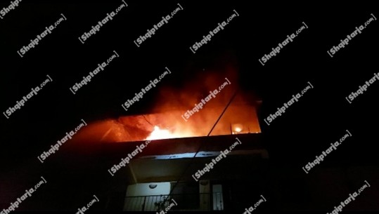 Digjet apartamenti në Shkodër! Zjarrfikësit 1 orë betejë me flakët, e moshuara u bllokua në ballkon! Dërgohet në spital në gjendje të rëndë