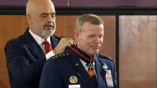 Rama i dorëzon medaljen Komandantit të NATO-s: Do bëjmë plan për një bazë detare të NATO-s në Shqiperi. Tod Daniel Wolters: Shqipëria, vëllai i madh i Aleancës