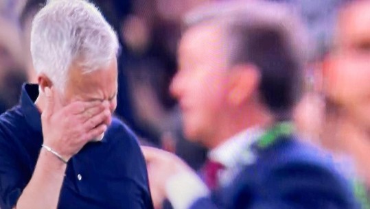 Pas fitores, Mourinho mbërthehet nga emocionet, shfaqet duke qarë (VIDEO)