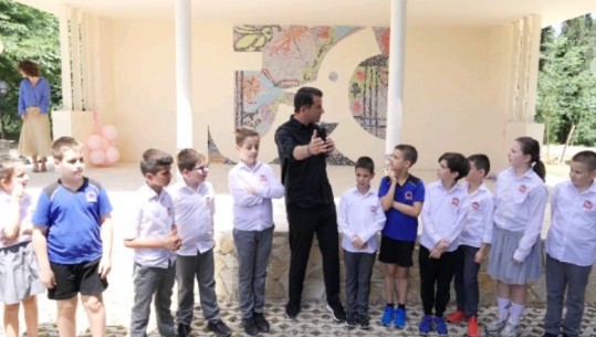 Përurohet teatri në natyrë për fëmijët te Liqeni, Veliaj me kryebashkiakun e Parmës: Punët që bëjmë kanë rëndësi për fëmijët