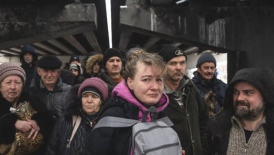 400 makina që transportonin të evakuuar nga jugu i Ukrainës mbeten të bllokuara në postbllokun rus