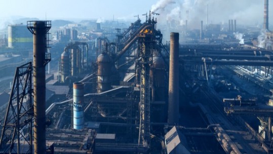 Ukraina: Rusët po vjedhin çelikun e Mariupolit