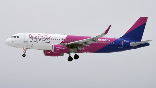 WizzAir 'thyen rekord' me vonesat, shtyn fluturimin nga Bari në Tiranë me 3 orë e gjysmë