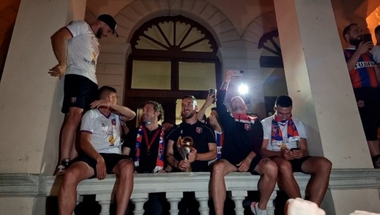 Shkodra pa gjumë, futbollistët e Vllaznisë pritet si heronj! Presidenti Xhaferri: Jemi të veçantë
