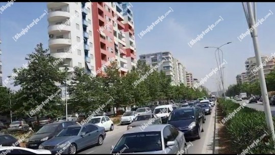 Qarkullim i rënduar në Vlorë, shkak, ardhja e shumë turistëve të huaj