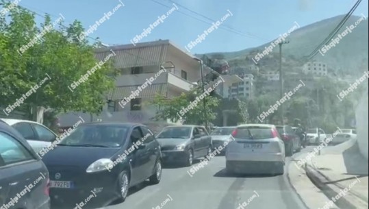 Kthimi i pushuesve pasdite, trafik i rënduar në Vlorë! Mjetet në radhë nga Radhima deri në Ujin e Ftohtë