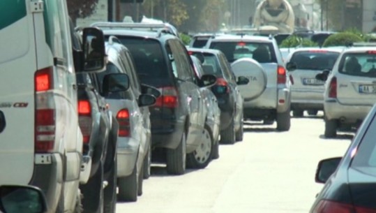 Fluks i madh automjetesh në autostradën Durrës-Tiranë, Policia rrugore tregon rrugët alternative për të shmangur trafikut të rënduar