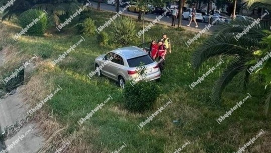 Tiranë/ Makina del nga rruga tek Pallati me Shigjeta dhe për pak sa nuk përfundon në Lanë