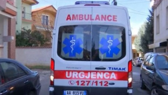 Frenoi menjëherë duke dëmtuar pacienten brenda, vihet nën hetim shoferi i ambulancës