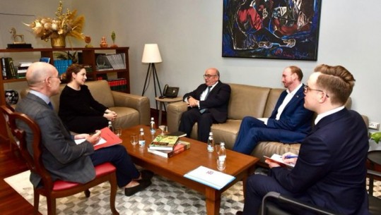 I dërguari britanik Sir Stuart Peach në takim me ministren e jashtme: Kënaqësi e madhe, bisedë shumë e mirë për situatat në Ballkan