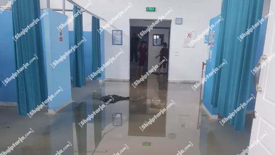 Reshjet e dendura te shiut, përmbytën një ditë më parë spitalin e Beratit! Pamje nga momenti i pastrimit