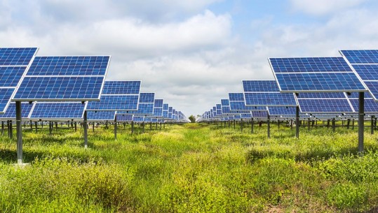 Ministrja e Energjisë: Do të ndërtohen 2 parqe fotovoltaike në Korçë, 2% e energjisë së prodhuar gjatë vitit do t'i jepet shtetit shqiptar