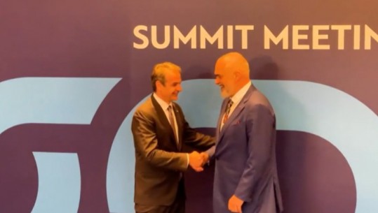 Rama publikon pamje nga samiti në Greqi, takon kryeministrin grek Kyriakos Mitsotakis (VIDEO)