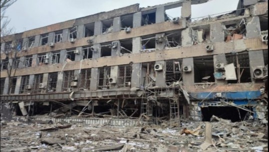 Kryebashkiaku Mariupolit: Rusët shkatërruan banesat pa hequr kufomat