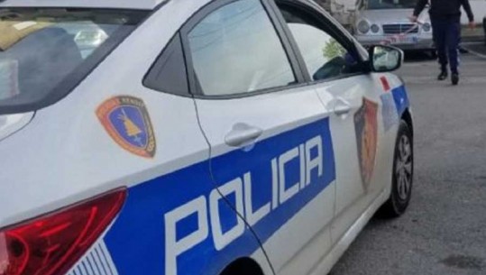 Qëllohet me armë zjarri nga shoku i tij në oborrin e banesës, por deklaron se është vetëplagosur me thikë, arrestohet 43-vjeçari në Berat! Në kërkim autori