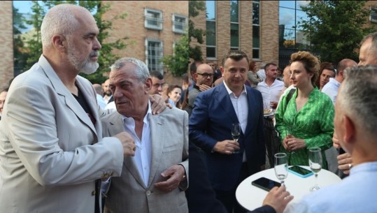 Nga takimi i ngrohtë i Ramës me Ruçin e Braçen e fotot me zëdhënësen e Berishës, tek mikpritja që Balla i bëri dy zyrtarëve të LSI-së, çfarë nuk u pa nga festa e themelimit të PS-së