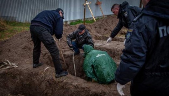 Vijon masakra në Ukrainë, një tjetër varr masiv i gjetur në Buça