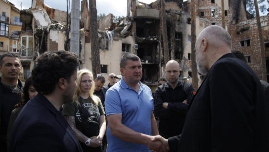 FOTOGALERIA/ Mes rrënojave dhe dhimbjes së luftës, Rama sjell pamjet nga vizita në Ukrainë