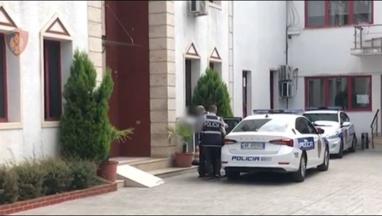 Grabiste makina nëpër Tiranë, arrestohet 36-vjeçari! Gjatë shoqërimit kundërshtoi punonjësit e policisë