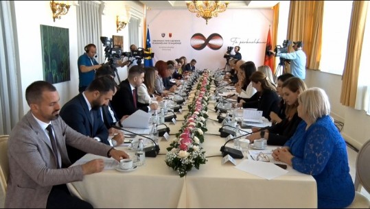 Hiqen kufizimet për pranimin e studentëve në Shqipëri dhe në Kosovë, ministrat e Arsimit nënshkruajnë marrëveshjen