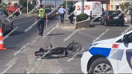 Aksident në hyrje të qytetit të Lezhës, makina përplas drejtuesin e motoçikletës (VIDEO)