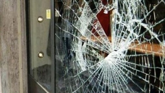 Shqiptari kërcënoi me thikë pronarin e dyqanit në Itali, i theu xhamin dhe u plagos! Pas disa kilometrash u gjet i vdekur në makinë