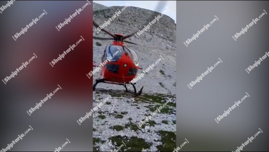 VIDEO/ Shpëtohen 4 alpinistët e bllokuar në qafën e Valbonës, mbërrin helikopteri