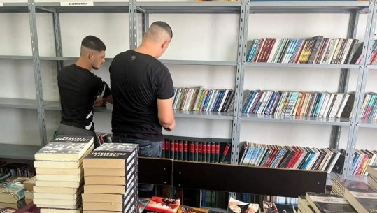 FOTOT/ Të miturit në ‘burgun’ e Kavajës kujdesen për librat në bibliotekën e Institutit