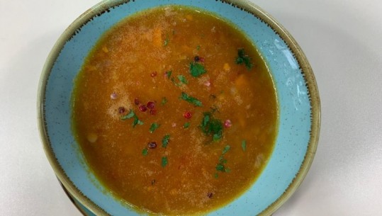 Supë me thjerrëza të kuqe nga zonja Albana