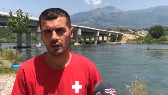 Mbytja e 15-vjeçarit në lumin Drin i Zi, banori: Është i rrezikshëm për turistët! Fëmijët e zonës janë mësuar, por të freskohen para se të lahen