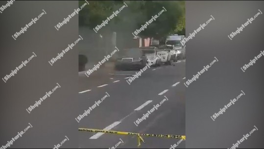 Lënda plasëse në makinën e drejtoreshës së Shëndetit Publik, momenti pak pas shpërthimit të eksplozivit nga forcat xheniere në Shkodër (VIDEO)