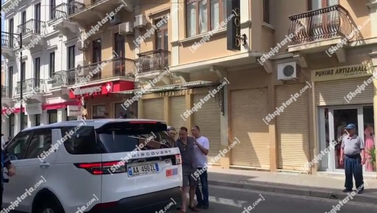'Shpejt' shpejt'... arrestohet i ‘forti’ i Elbasanit, momenti kur futet në Range Roverin e policisë (VIDEO)