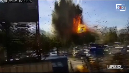VIDEO/ Zelensky publikon pamjet e rënda të shpërthimit tragjik në një qendër tregtare në Kiev