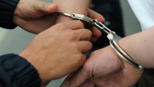 Dhunoi bashkëshorten, arrestohet 58-vjeçari në Vlorë
