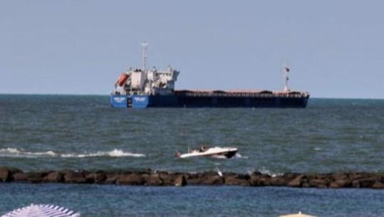 Turqia ndalon anijen ruse që po transportonte grurë ukrainas