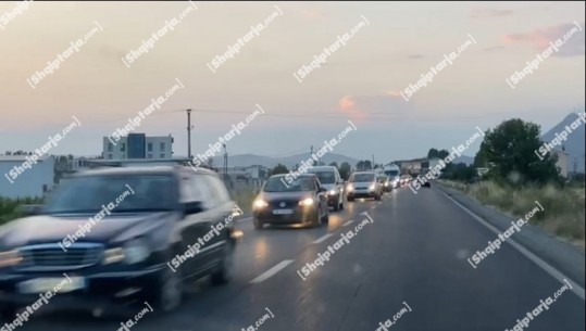 Pushuesit kthehen nga plazhi, trafik kilometrik nga Shëgjini deri në Milot (VIDEO)
