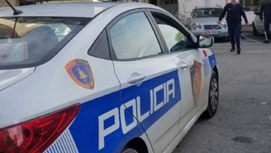 'Çmendet' 48-vjeçari në Tiranë, tenton të përplasë me makinë gruan e tij