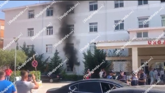 Zjarr në katin e parë të spitalit të Fierit, merr flakë makineria e larjes së grafive! Pacientët zhvendosen te spitali 'Memorial'