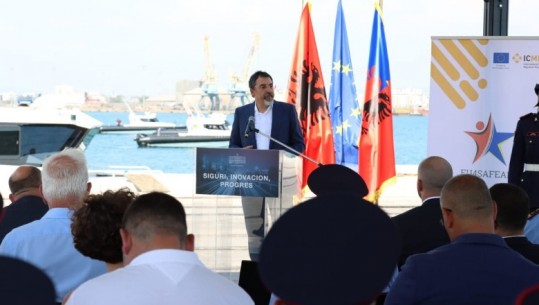 Pikë Kufitare e Lëvizshme në brigjet shqiptare, ministri Çuçi shpjegon lehtësitë për turistët që mbërrijnë me mjetet e tyre lundruese! Rama: Nuk e shijon dot bregun e Shqipërisë me anije