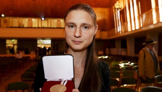 Një ukrainase bëhet gruaja e dytë që fiton “Nobelin” për Matematikë