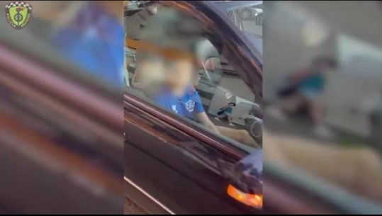 Me fëmijë në sediljen e parë të makinës, gjobiten shoferët në Tiranë (VIDEO)
