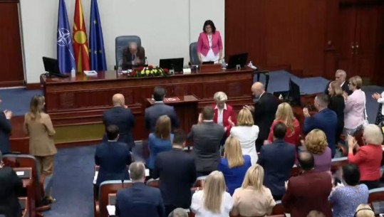 Von der Leyen çoi në këmbë shumicën pas fjalisë “gjuha maqedonase është e juaja” – VMRO thërret “tradhtarë”