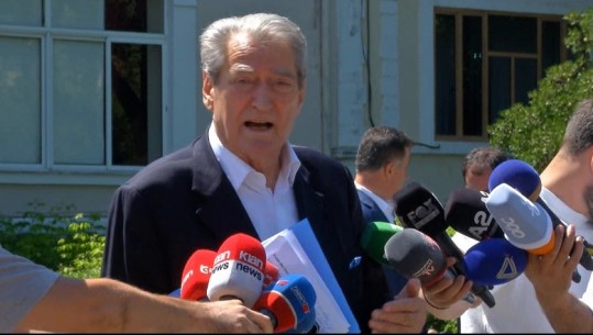 Berisha flet jashtë Kuvendit: Rama kërkon të mbulojë megaaferën në Durrës me angazhimin e NATO-s