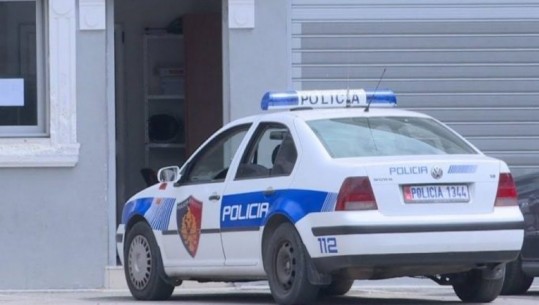 Tiranë/ Ngacmoi seksualisht një grua dhe e dhunoi, në pranga 39-vjeçari i dënuar më herët me 20 vjet burg për vrasje në Greqi