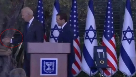 VIDEO/ Biden takon përsëri ‘njeriun e padukshëm’, kësaj radhe në Izrael
