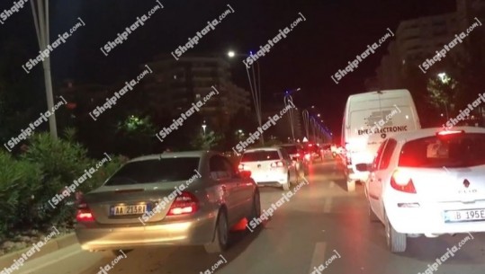 Pushuesit shkojnë drejt plazhit! Fundjava nis me trafik të rënduar në Vlorë