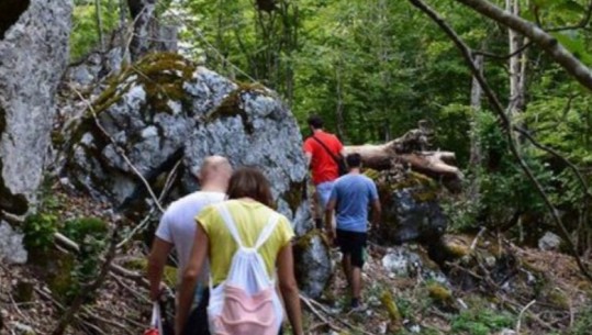 Serbi pëson infarkt në Valbonë e ndërron jetë, turistët shpëtohen me helikopter, ndihmë edhe nga Kosova! Del VIDEO nga operacioni