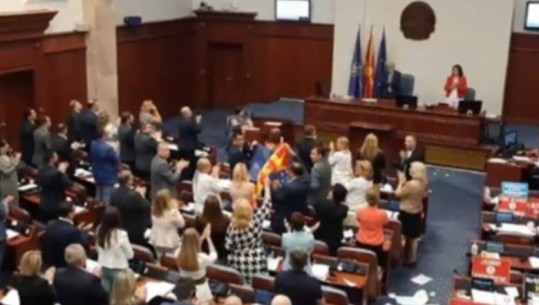 Mero Baze: Mllefi i opozitës maqedonase mbi shqiptarët, ‘justifikon’ veton greke dhe bullgare ndaj tyre